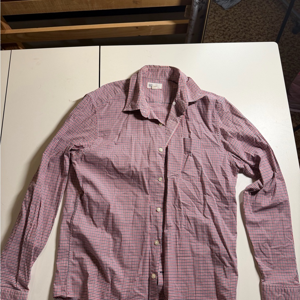 GAP Men's Red and White Plaid Button Down Shirt